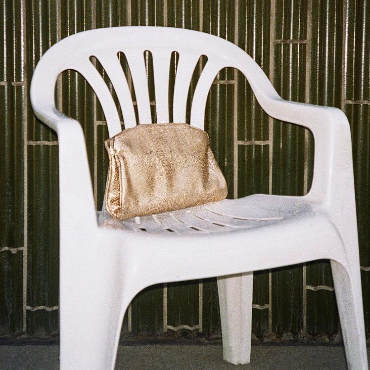 Griesbach - Azra Clutch in strukturiertem Leder in Metallic-Optik Farbe Gold