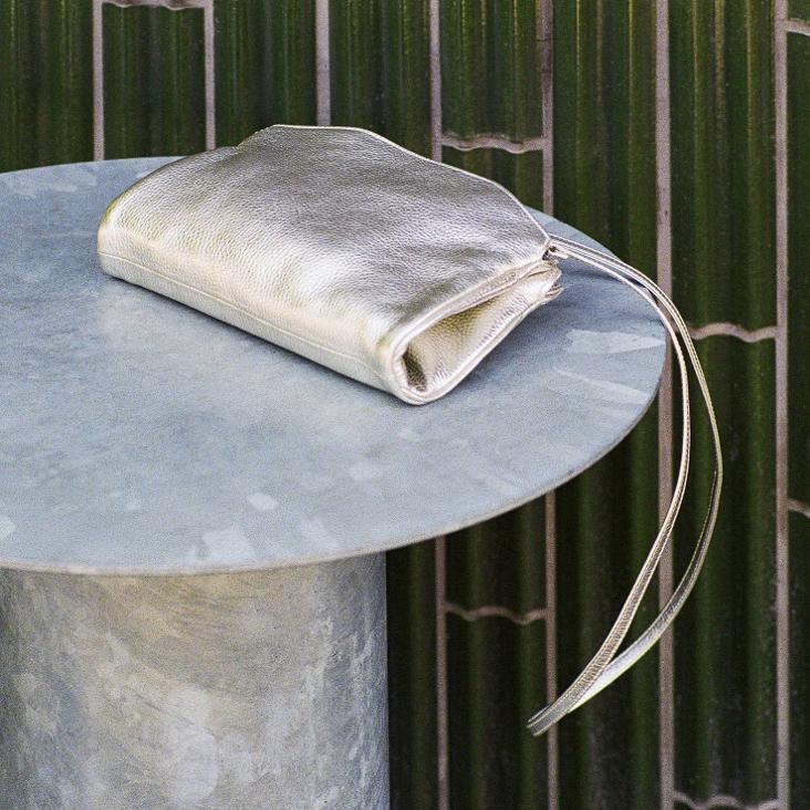 Griesbach - Azra Clutch in strukturiertem Leder in Metallic-Optik Farbe Platin