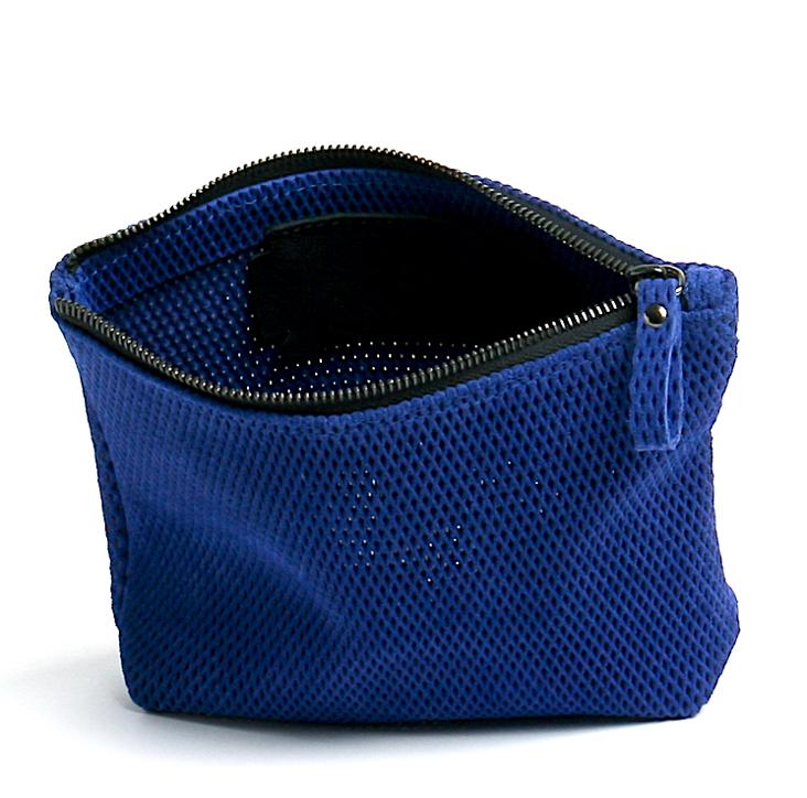 Griesbach – Marina Case aus perforiertem Veloursleder in Blau - 1