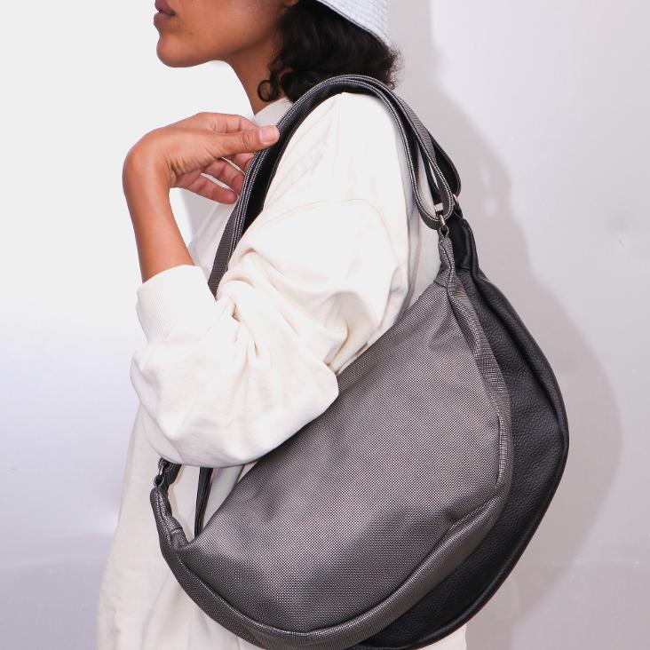 Griesbach – Mia Bag in geprägtem Leder in Metallic-Optik Farbe Graphit