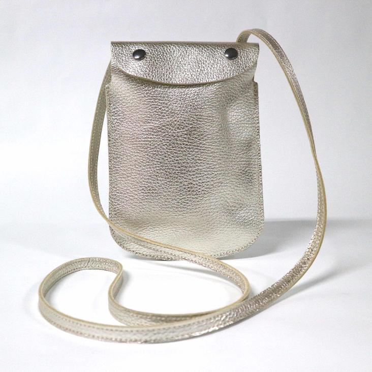Griesbach - Phone Bag aus strukturiertem Leder in Metallic-Optik Farbe Platin
