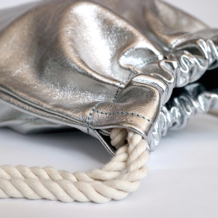 Griesbach - Rucksack Bag aus glattem Doubleface Leder in Metallic-Optik Farbe Silber / Türkis mit heller Baumwollkordel - 0