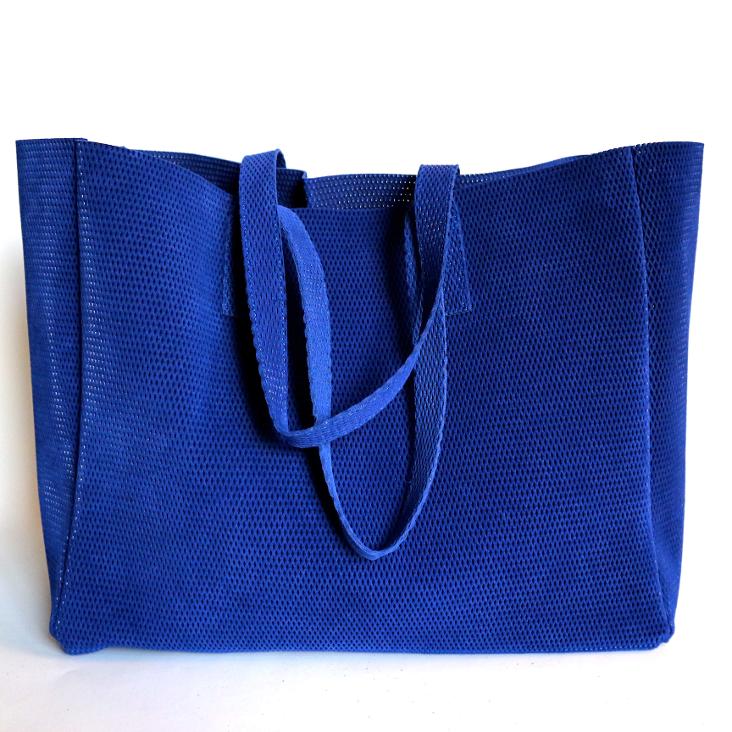Griesbach – Simple Square Tote Bag aus perforiertem Veloursleder in Farbe Blau