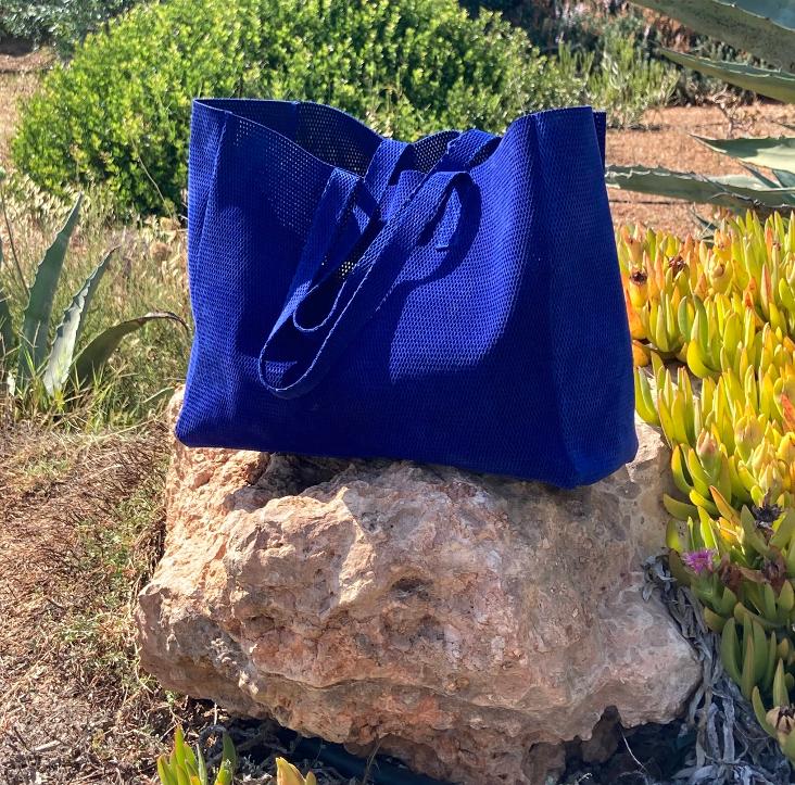 Griesbach – Simple Square Tote Bag aus perforiertem Veloursleder in Farbe Blau - 1