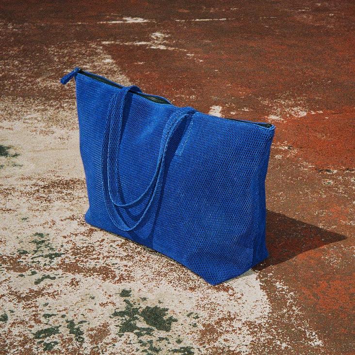 Griesbach – Soley Bag aus perforiertem Veloursleder in Farbe Blau